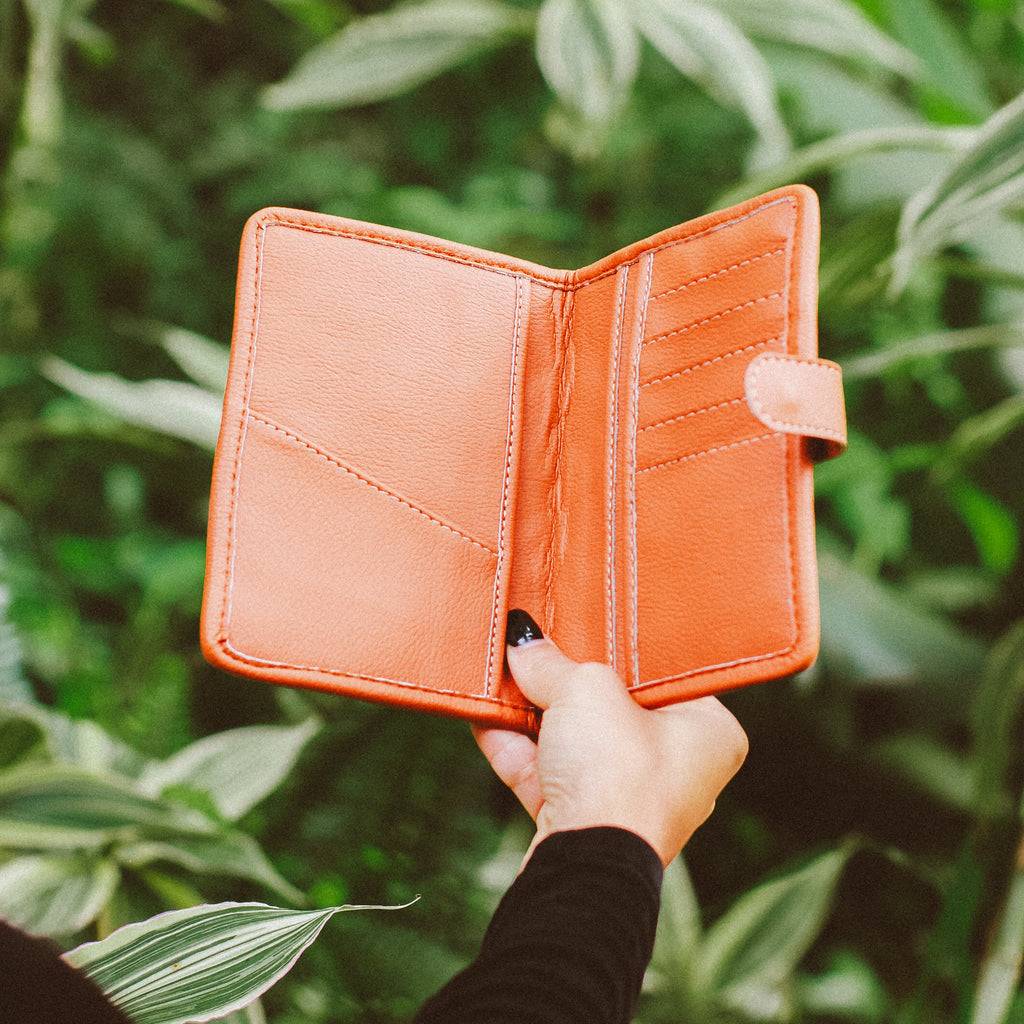 Vegan Passport Wallet - Amo Viajar