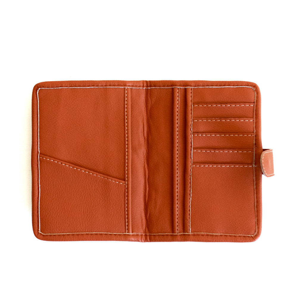 Vegan Passport Wallet - Amo Viajar