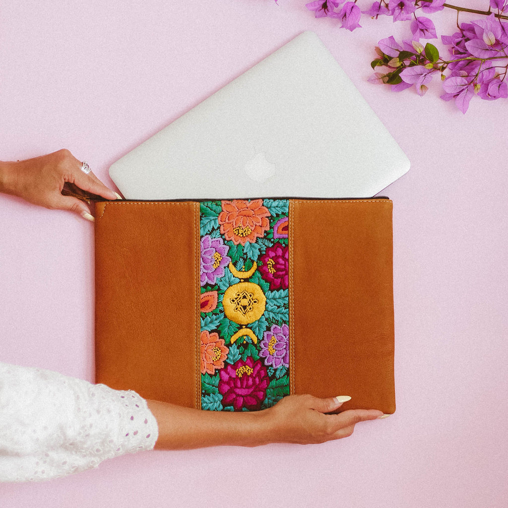 Nueva Luna Laptop Case 15"